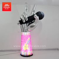 Mano inflable con iluminación LED personalizada con micrófono Modelo de mano inflable publicitaria Poste de luz de bienvenida inflable al aire libre
